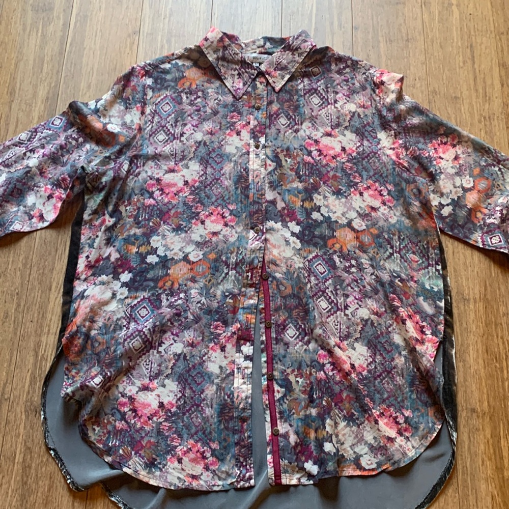 Johnny Was 3 J Workshop size L long sleeve top.